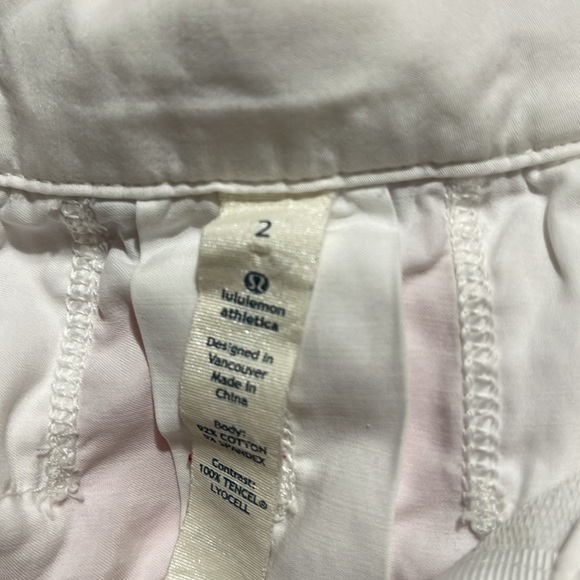 Lululemon Jacket Size 2 In Excellent Condition ❤️‍🔥❤️‍🔥 - Picture 4 of 4